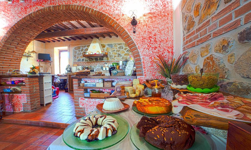 Agriturismo La Valle Degli Ulivi Semproniano Kültér fotó
