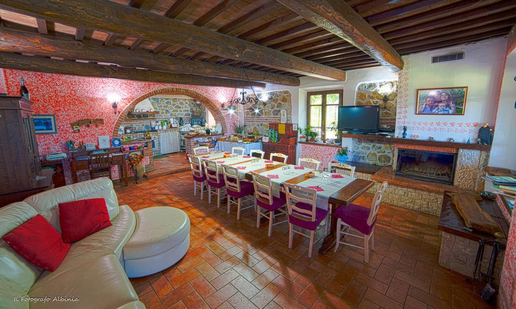 Agriturismo La Valle Degli Ulivi Semproniano Kültér fotó